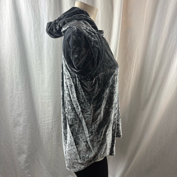 Anthropologie Pilcro Crushed Velvet Femme Buttondown Shirt in dark gray S - Picture 5 of 10